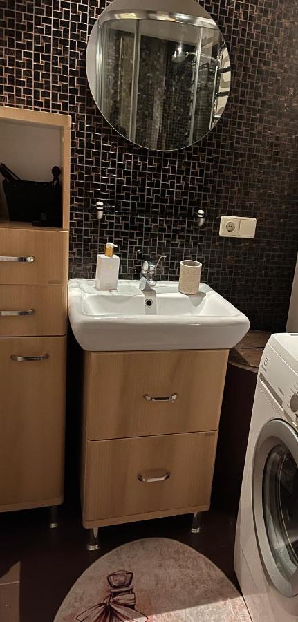 Provence Style Apartment In Old Town Клайпеда Екстериор снимка
