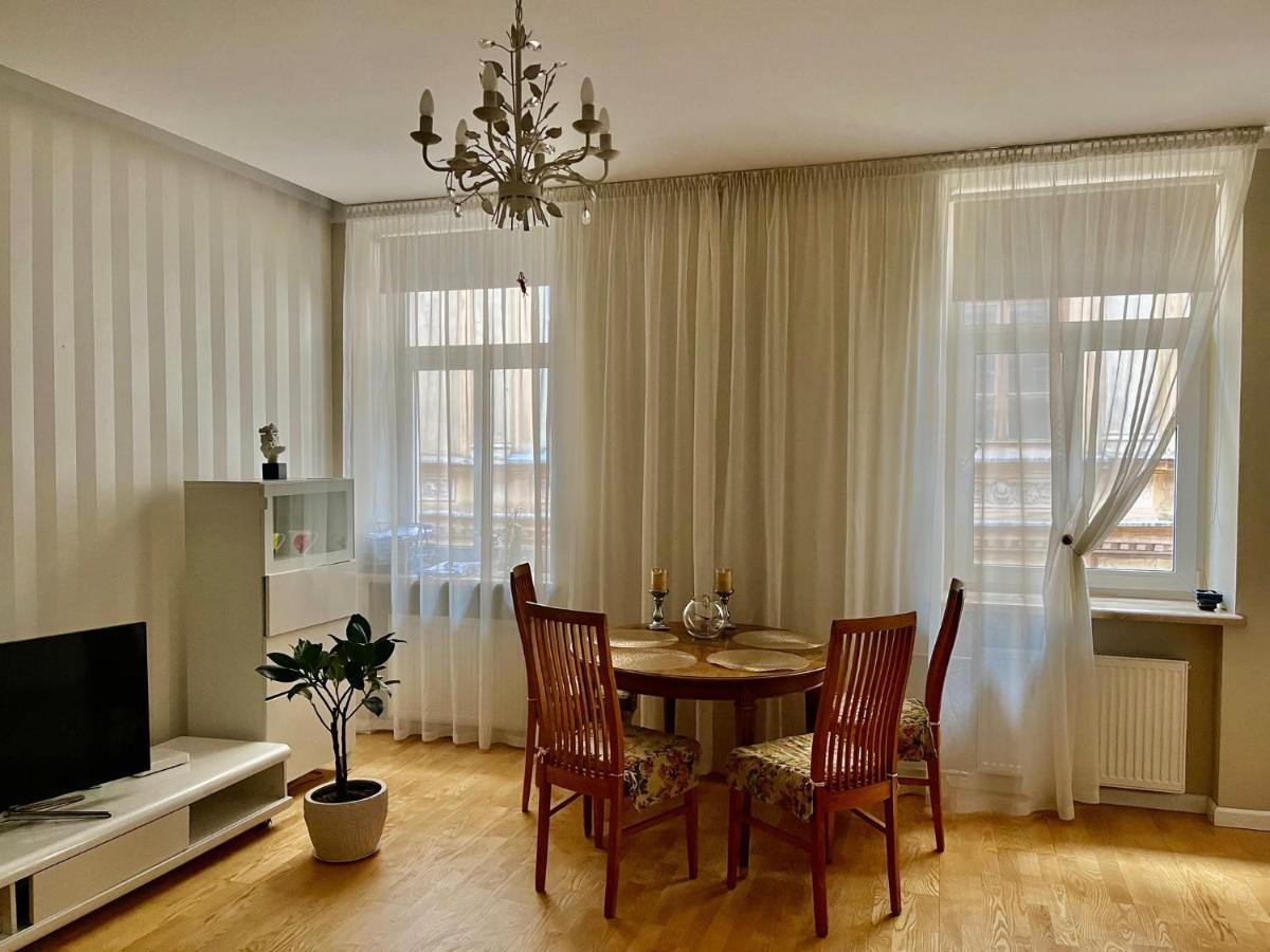 Provence Style Apartment In Old Town Клайпеда Екстериор снимка